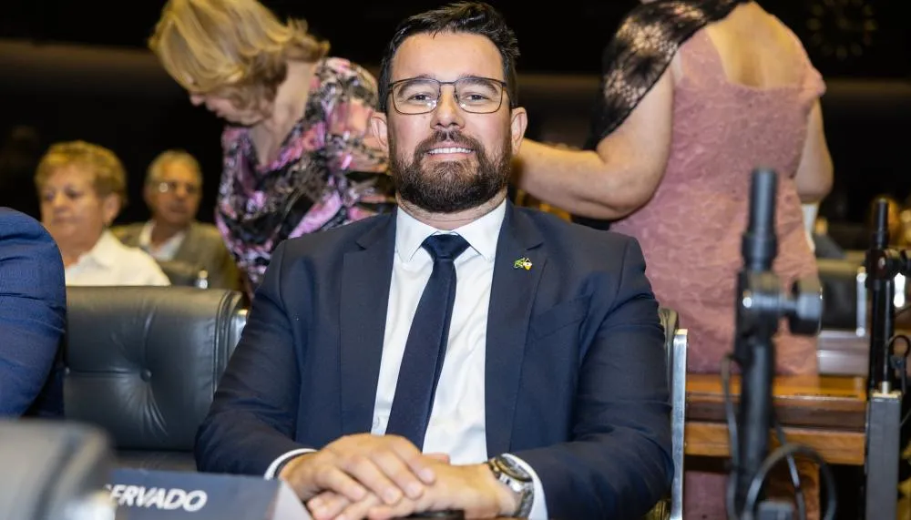 O titular da Secom, Márcio Rocha, representou o Governo do Tocantins na sessão solene que celebrou os 90 anos do programa A Voz do Brasil - Foto: Vinícius Santa Rosa/Governo do Tocantins